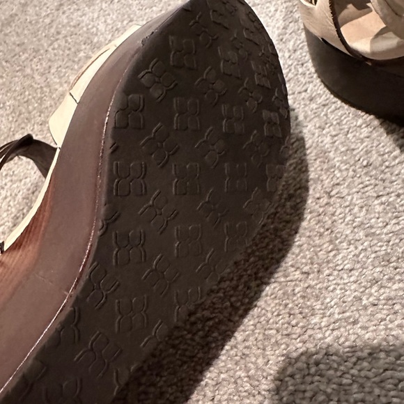 BCBG Cream Sandals - Picture 9 of 9